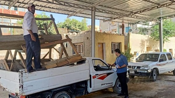 حملة لمجلس مدينة الصف لرفع الاشغالات ورفع تراكمات القمامة والأتربة وكسح مياه الصرف وغلق المحلات المخالفة