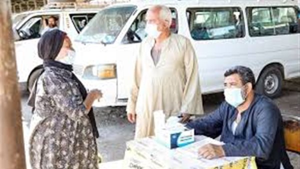 الحكومة: قرار ارتداء الكمامة غير ملزم خلال السير «على الاقدام» فى الشوارع | فيديو