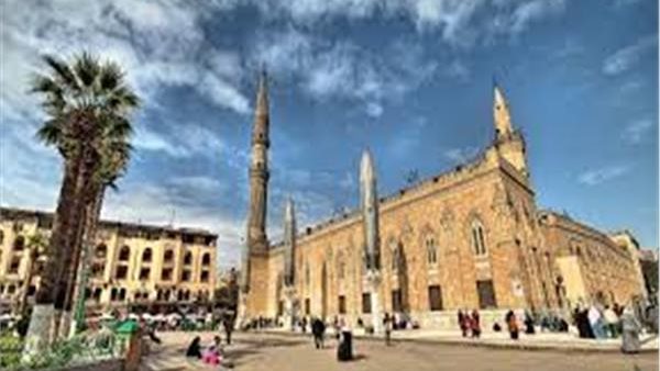 غلق مسجد الحسين وإحالة الأئمة والعاملين للتحقيق 