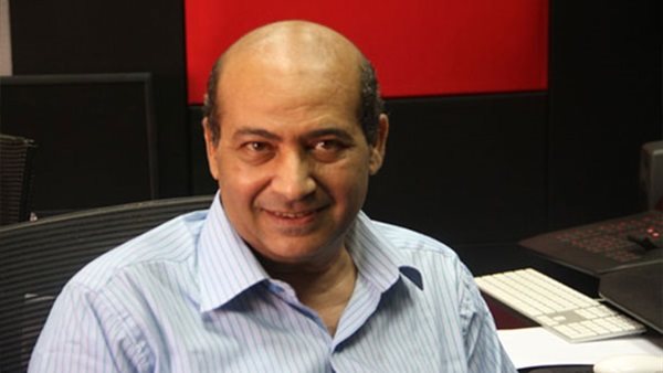 «قهوة المعاشات» ..طارق الشناوي يحكى موقف لفنان شاب أغضب رجاء الجداوي | فيديو