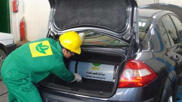 لا تجديد للرخصة بدونه .. خطوات تحويل السيارة إلى الغاز الطبيعي | فيديو