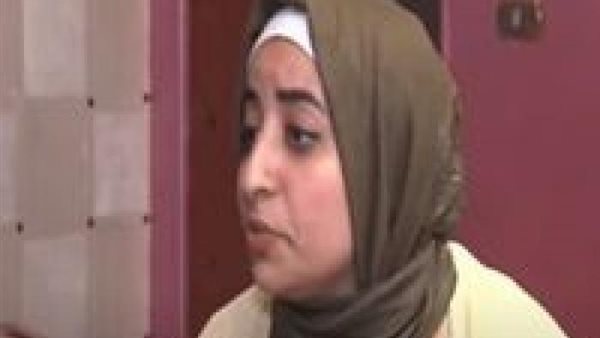 سيدة تشكو زوجها على الهواء: نشر صوري عارية | فيديو 