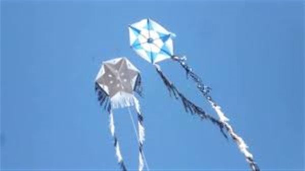 مساعد وزير الداخلية الأسبق يحدد أكثر الأماكن أمنًا للعب بـ«الطائرات الورقية» | فيديو