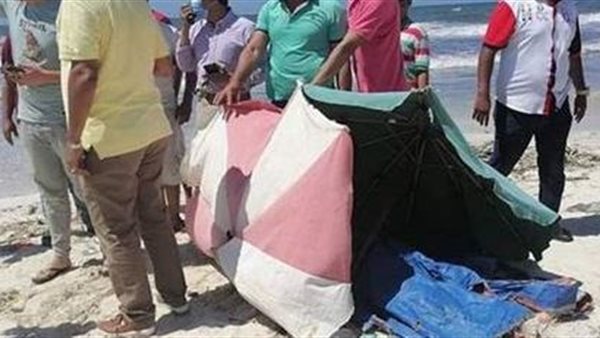 انتشال جثة الشقيق الثالث لغرقى شاطيء الصفوة بالإسكندرية 