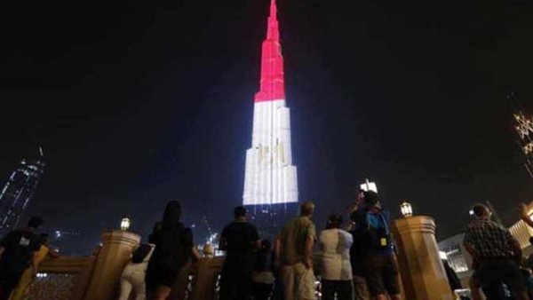 «أحفاد زايد».. برج خليفة يتزين بعلم مصر احتفالا بذكري ثورة 23 يوليو | فيديو