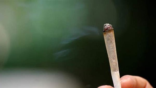 مدمن يتصل بالشرطة للشكوى من مروج مخدرات بسبب رداءة الصنف