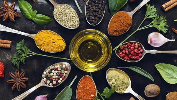 بعضها يعزز الصحة الجنسية.. أعشاب لا تستغني عنها 