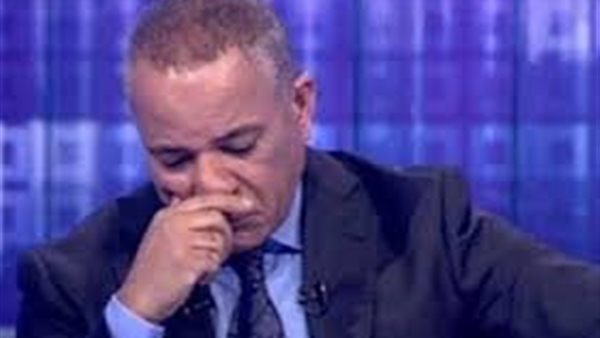 أحمد موسى يبكي على الهواء.. والسبب مفاجيء | فيديو