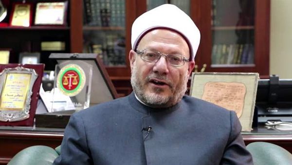 أول تعليق من المفتي بعد افطار المصريين قبل موعد آذان المغرب