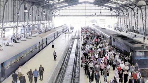 انخفاض كثافة القطارات في الأيام الأخيرة .. متخصص يكشف السبب