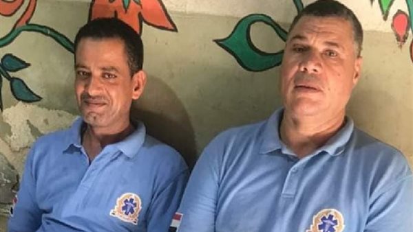 مسعفان بالجيزة يعثران على 6 كيلو ذهب و10 الاف جنيه بحوزة مصاب فى حادث بأطفيح فيسلماها لأهله