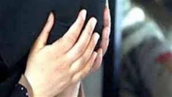 الجاحدة.. أم تمزق طفلها بسكين وتلقي جثته بالشارع والتحريات تكشف عن الدافع