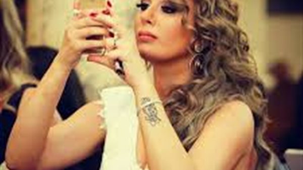 القصة الكاملة لاتهام يارا نعوم زوجة عماد متعب بالتنمر والعنصرية | فيديو