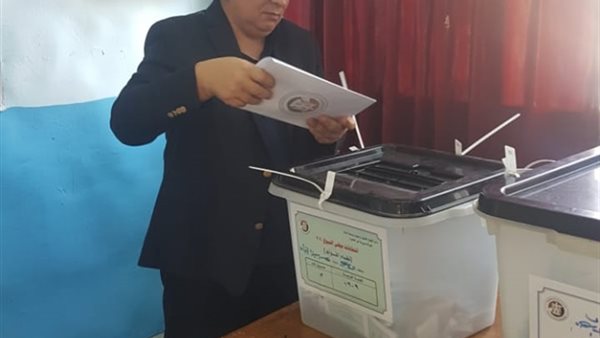 الدكتور خالد قنديل يدلي بصوته في انتخابات الشيوخ