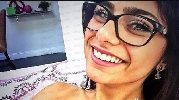 علشان لبنان.. تصرف مفاجيء من ميا خليفة 