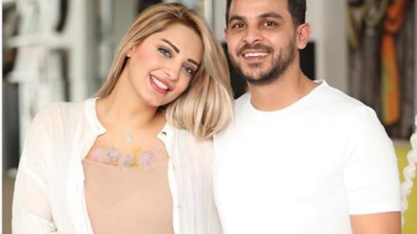 بعد انفصالها عن محمد رشاد.. شاهد ماذا فعلت مي حلمى في فساتين زفافها