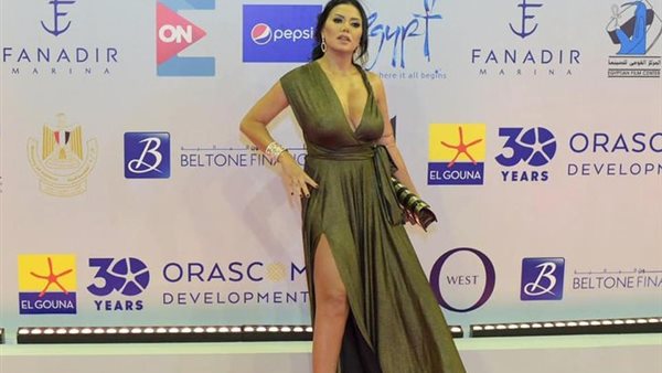 على العجلة.. ظهور مثير لرانيا يوسف | فيديو