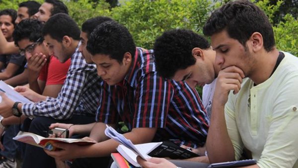 لماذا ينتحر بعض طلاب الثانوية العامة؟ طبيب نفسي يكشف الأسباب | فيديو