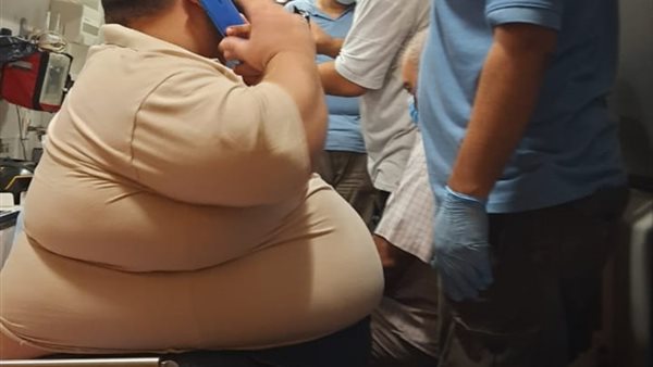 بعد توجيهات الرئيس .. تفاصيل جديدة عن تدخل الصحة لإنقاذ مواطن مصاب بالسمنة | صور