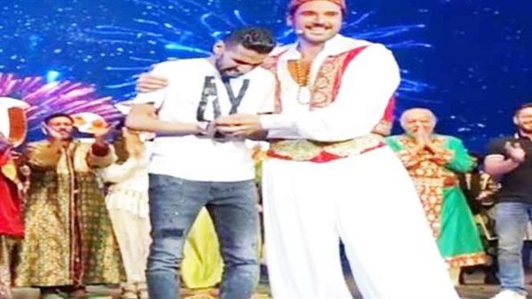 في مشهد مؤثر.. بكاء مؤمن زكريا أمام أحمد عز | فيديو