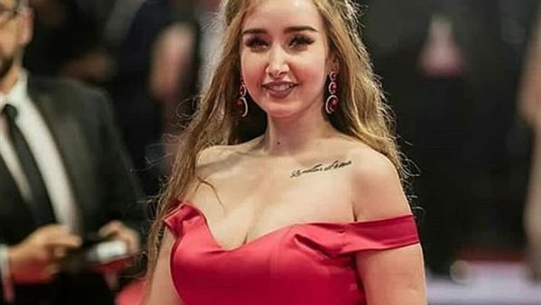 هنا الزاهد تفاجئ جمهورها بهذه الاطلالة | صورة