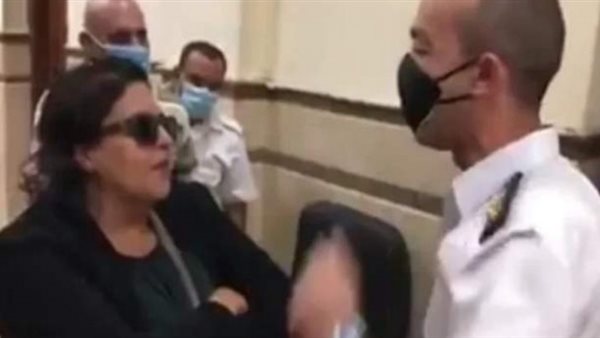 ضابط محكمة مصر الجديدة يكشف أسرارا جديدة في واقعة تعدي سيدة عليه بألفاظ خارجة والشهور يفجرون مفاجأة | فيديو