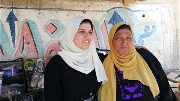 «من بيع الأحذية لطب الإسكندرية».. الطالبة آية حسين تروي قصة نجاحها وكيف تكفل شيخ الأزهر بمصاريف دراستها | فيديو