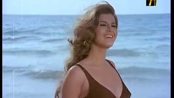 ظهرت عارية تمامًا.. حكاية المشهد المحظور لميرفت أمين