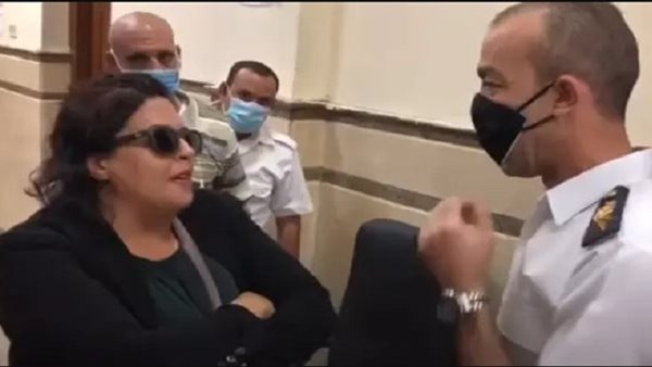 مفاجأة كبرى..أول تحرك من سيدة المحكمة ضد الضابط عقب إحالتها للمعاش
