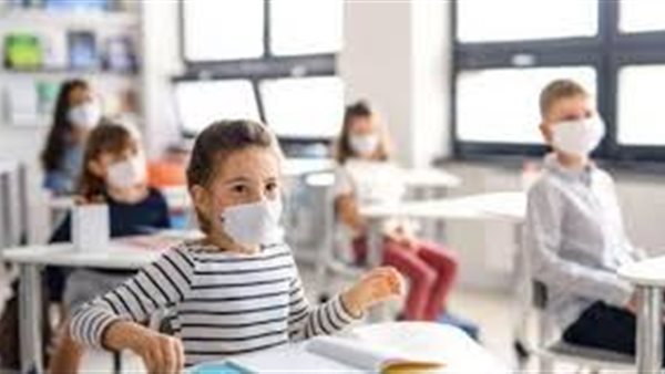 إعلامية تناشد وزير التعليم إعادة فتح المدارس سريعا .. نظام الاونلاين يزيد أعباء الأمهات | فيديو