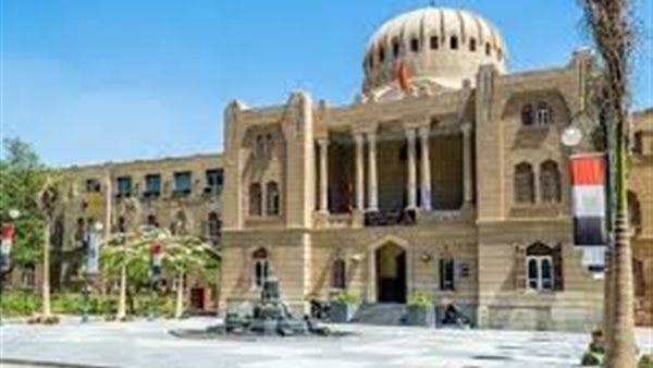 فضيحة في جامعة عين شمس أبطالها 3 أساتذة.. وهذا ما فعله أحدهم مع طالبة 