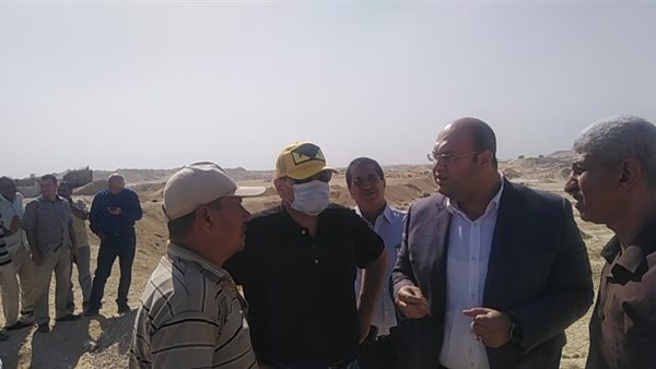 نائب محافظ الجيزة ووكيل وزارة الرى ورئيس مدينة الصف فى جولة تفقدية لصيانة مخر سيل الديسمى | صور