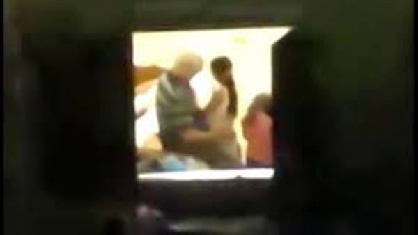 أول تعليق من التعليم بعد ضبط المدرس المتحرش