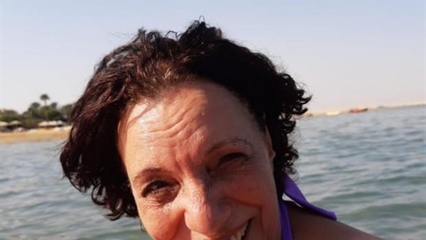 أول تعليق من عارفة عبد الرسول على ظهورها بالمايوه | فيديو