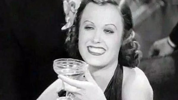 مأساة فنانة اعتنقت الإسلام فتم اغتصابها و قتلها غدرا