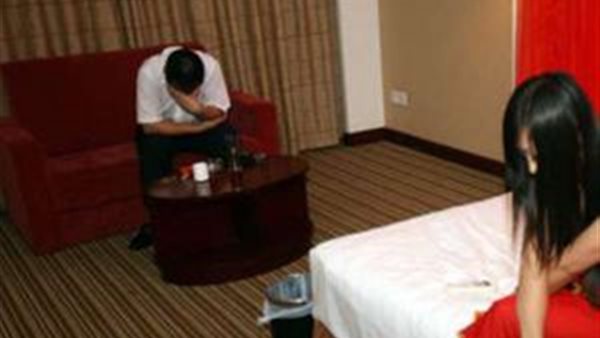 علاقة آثمة بـ2 مليون جنيه..تفاصيل صادمة عن عرض عاطل زوجته على رجل أعمال