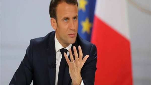 رئيس منظمة الحق يُهاجم إيمانويل ماكرون 