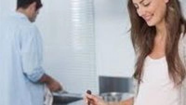 باحثة علاقات أسرية تكشف كيفية تجديد الحياة الزوجية | فيديو