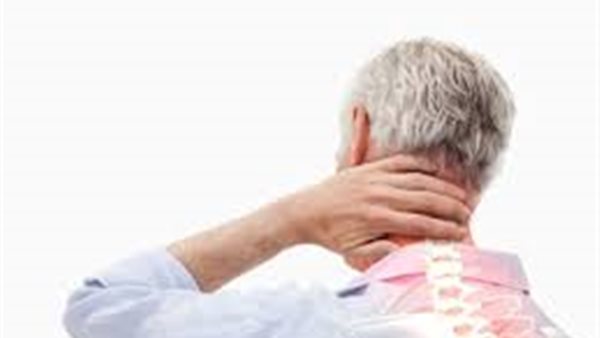 استشاري جراحات العظام يكشف أسباب آلام الرقبة والانزلاق الغضروفي | فيديو