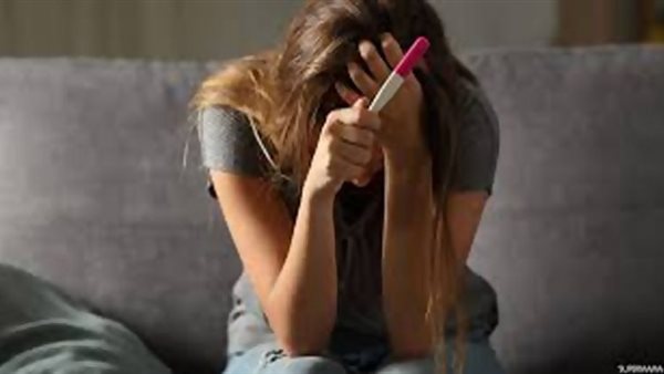 استشاري يكشف سبب تأخر الحمل لدى 20% من السيدات | فيديو