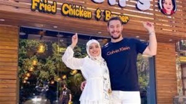 ماذا فعل جمهور أحمد وزينب في افتتاح مطعمهما؟| فيديو