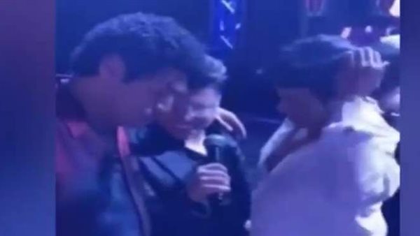 بهدلني ونزلني من على المسرح.. تفاصيل مثيرة عن إهانة باسم سمرة لعمر كمال | فيديو 