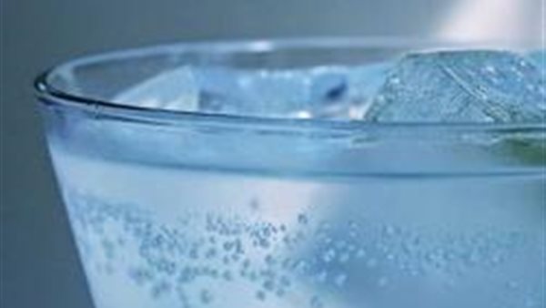 استشاري جراحات السمنة: المياه الغازية تزيد من حجم المعدة | فيديو