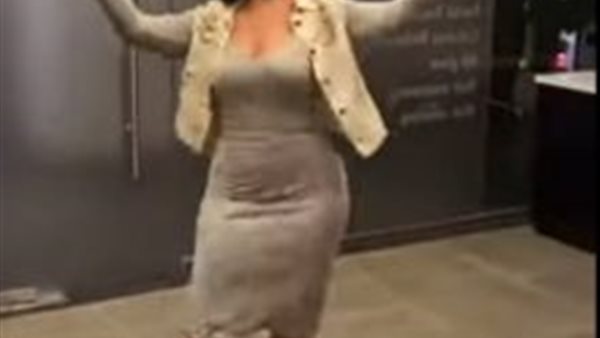 المعلومات الكاملة عنها.. فتاة تشعل 