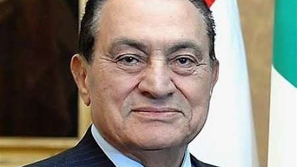 إيمان الطوخي ونرمين الفقي ومذيعة شهيرة وشقيقة وزير.. 4 نساء في حياة مبارك