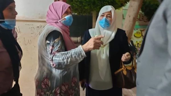سمية ابوالعينين تتابع اللجان الانتخابية في اليوم الاول | صور