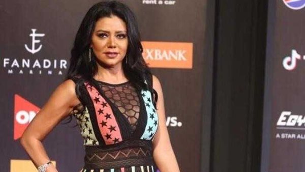 كان بيحارب الديناصورات.. حكاية تصريح رانيا يوسف المثير الذي أثار ضجة | فيديو