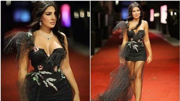 فستان مثير من غير بطانة..فنانة تثير الجدل في ختام مهرجان الجونة السينمائي | صور