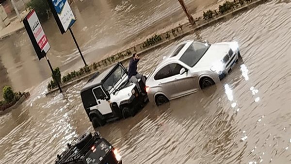 غلق 4 طرق بسبب السيول..والأرصاد تكشف تفاصيل الطقس وسقوط الأمطار خلال الساعات المقبلة | فيديو 