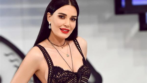 شاهد .. سيرين عبد النور تثير الجدل بهذه الإطلالة